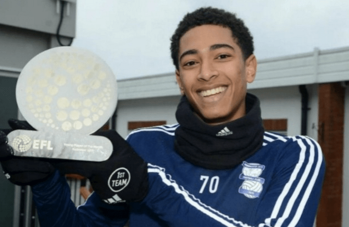 捕手配球更 捕手配球更