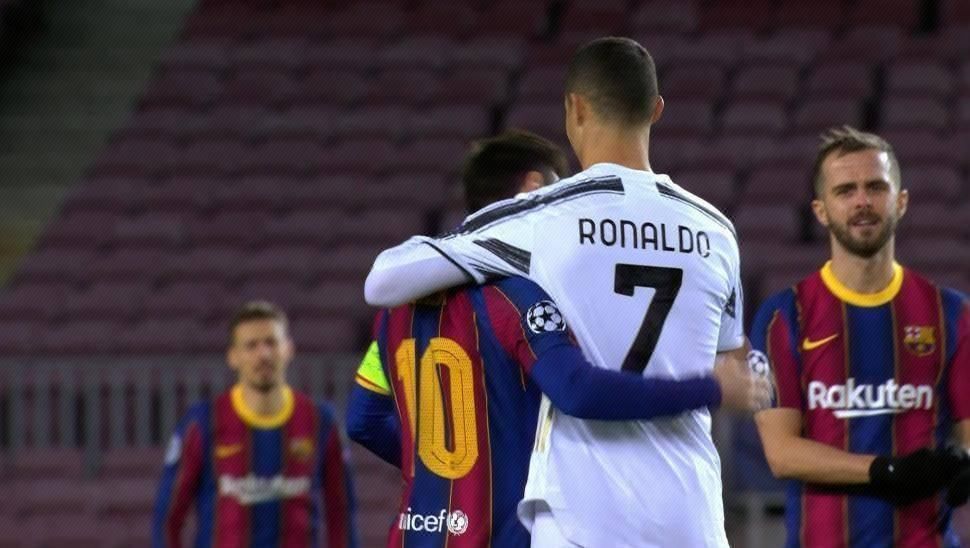 有人举起自 有人举起自